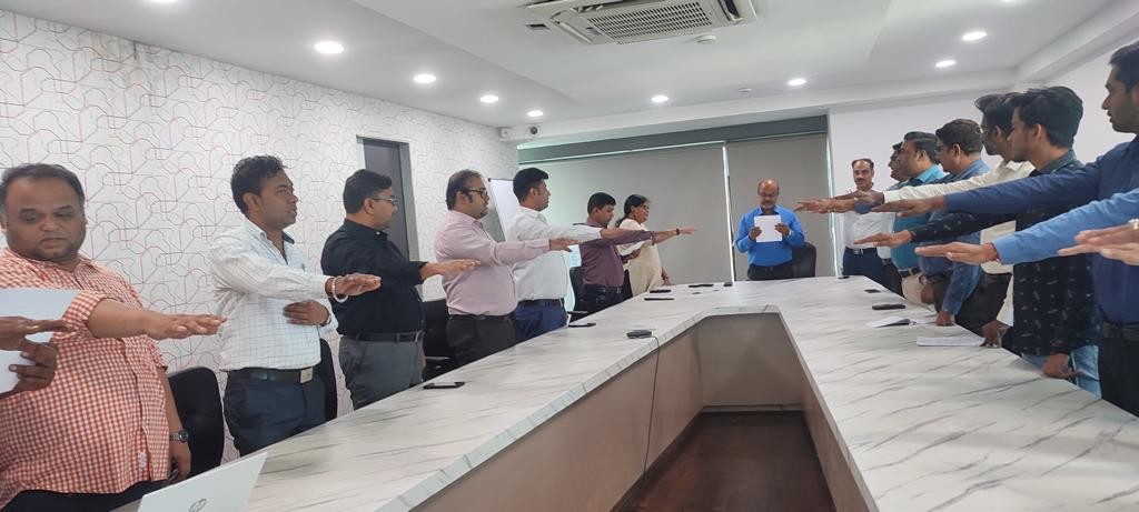 Administering Integrity Pledge at site office, Surat